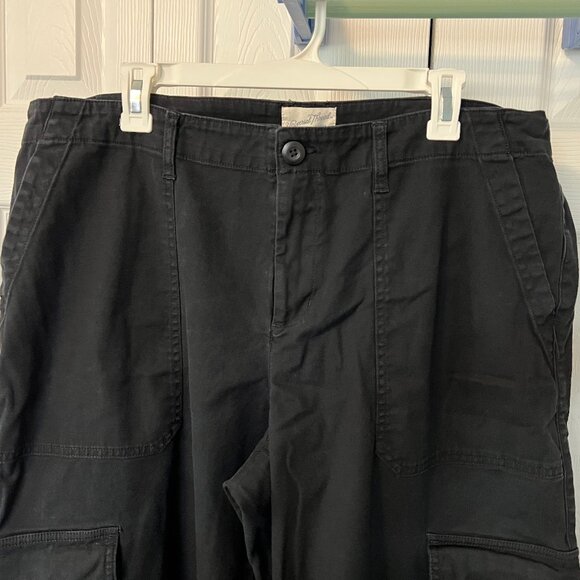 Women's Universal Thread Black Straight Leg Utility Cargo Pants 17 Short - Picture 4 of 11